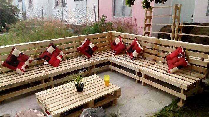 outdoor-pallets-made-furniture