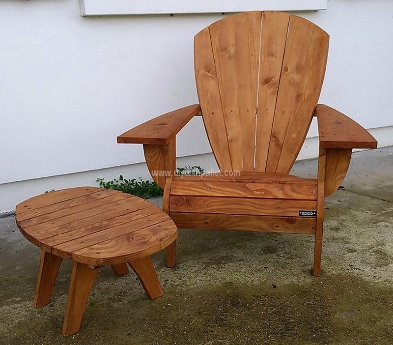 pallet chair and table