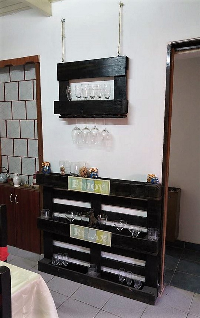 pallet indoor wall bar idea