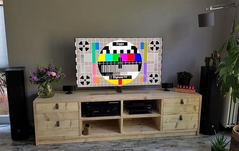 pallet media console