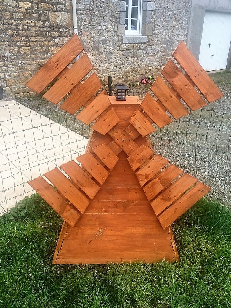 pallets garden art