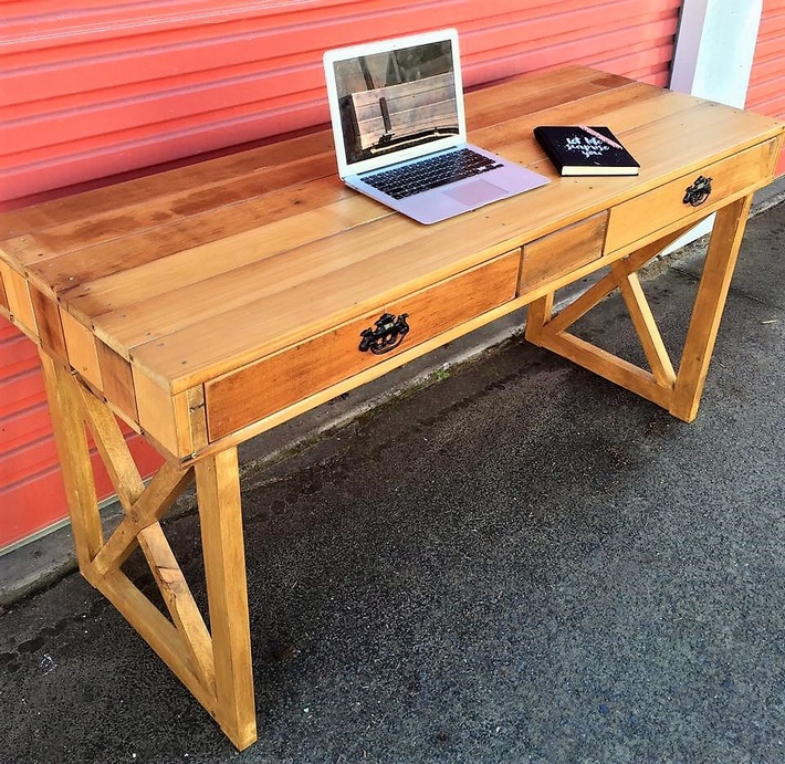 pallets made double drawer desk