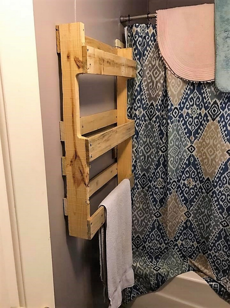 pallets towel rack