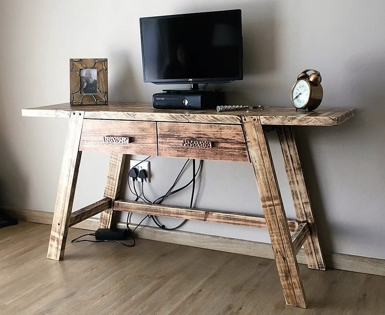 pallets tv table