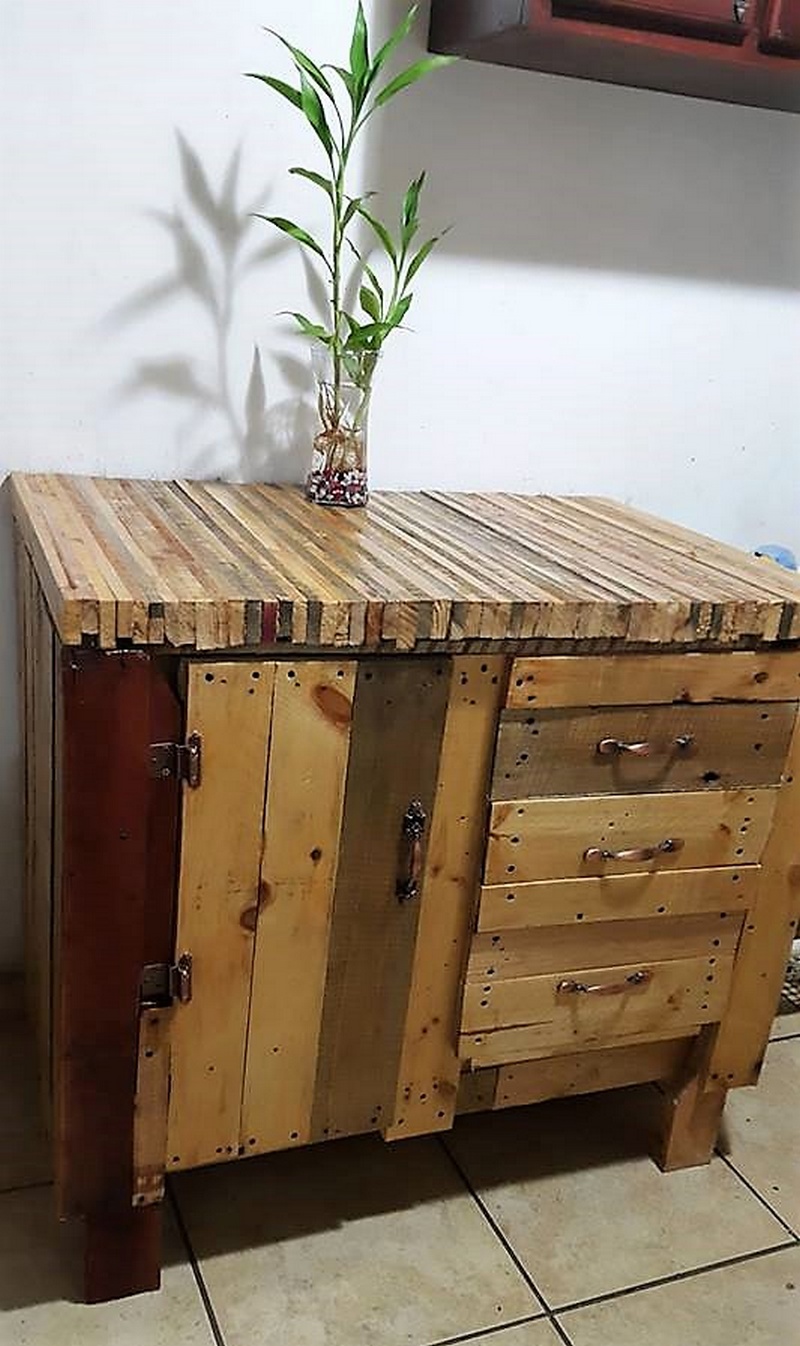 recycled pallet entryway table