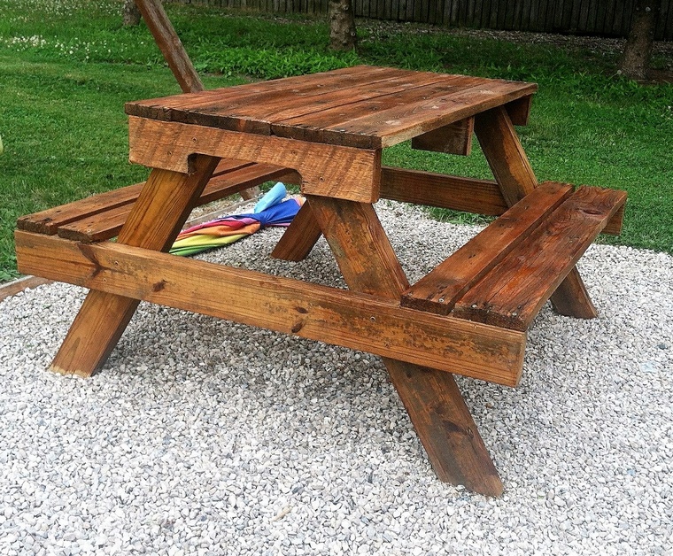 recycled pallets picnic table