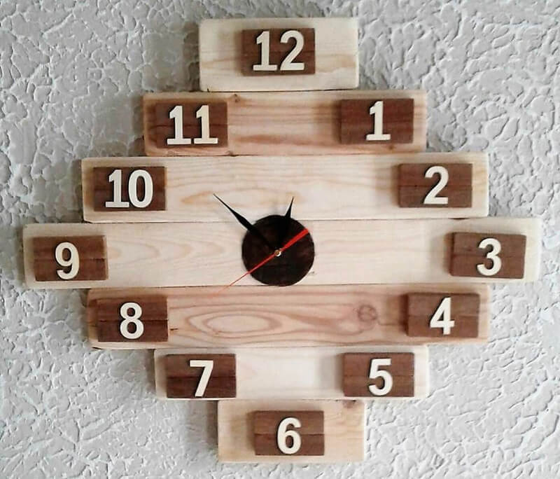 repurposed pallet clock