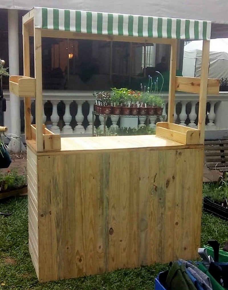 wood pallet garden bar