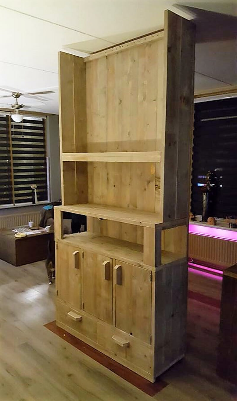 pallets hallway tree idea