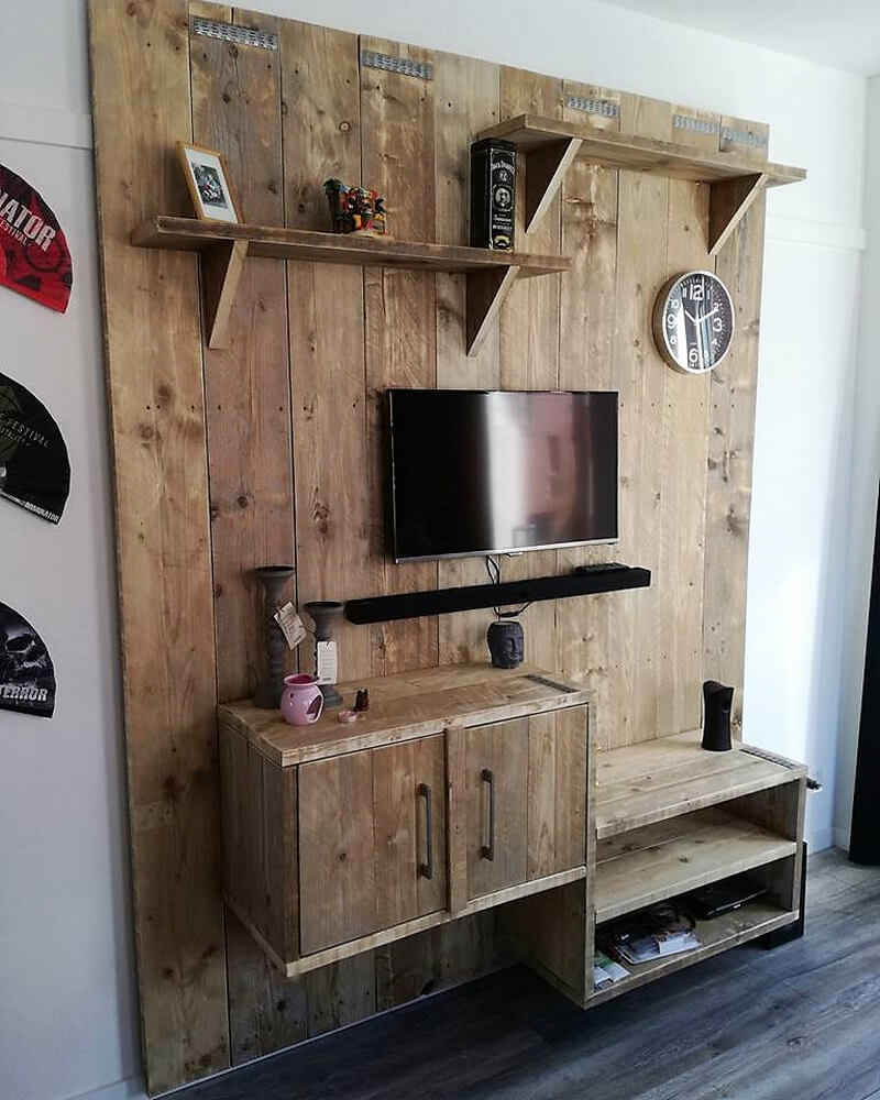 wood pallet tv stand art