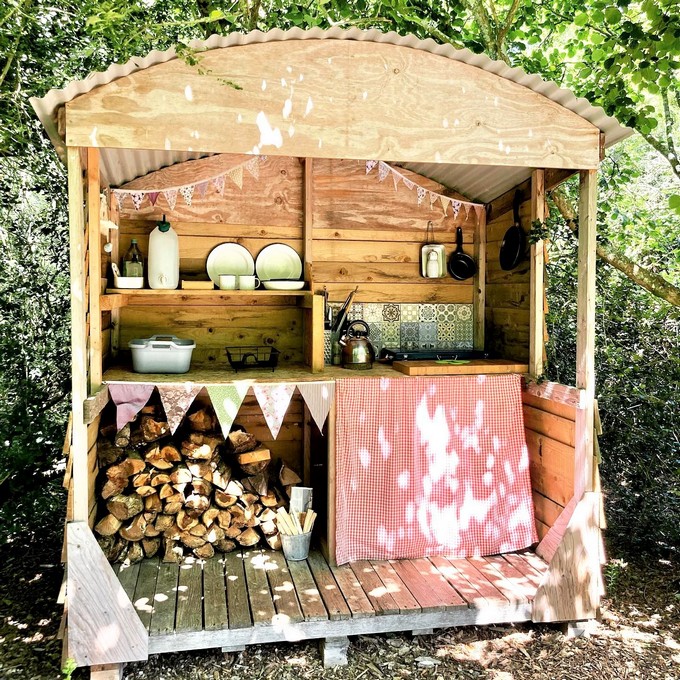 wood pallet outdoor kitchen ideas (32)